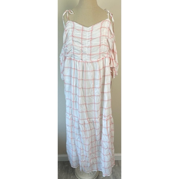 Universal Studio Dresses & Skirts - Universal Thread White/Pink Puff Short Sleeve A-Line Dress